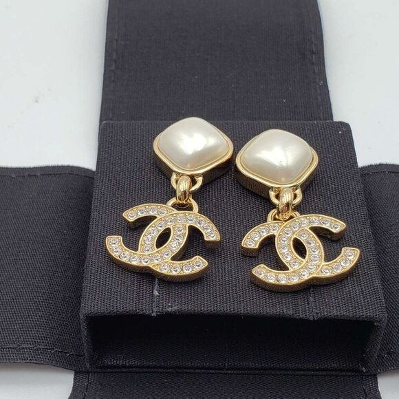 100% Authentic CHANEL Brand New Earrings - Picture 5 of 9